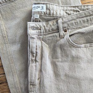 Abercrombie & Fitch Curve Love Love High Rise 90s Relaxed Jean (Oat)